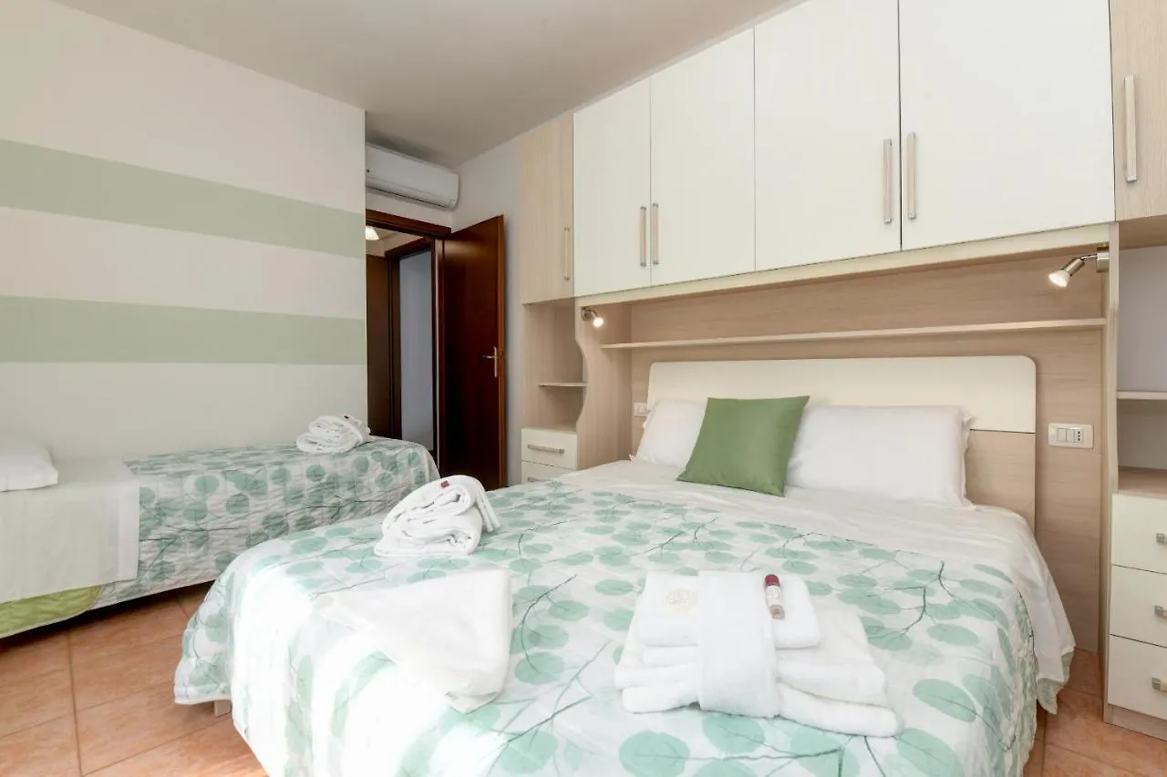 Bell'Italia Holiday Apartment Peschiera ペスキエーラ・デル・ガルダ 0*,  イタリア